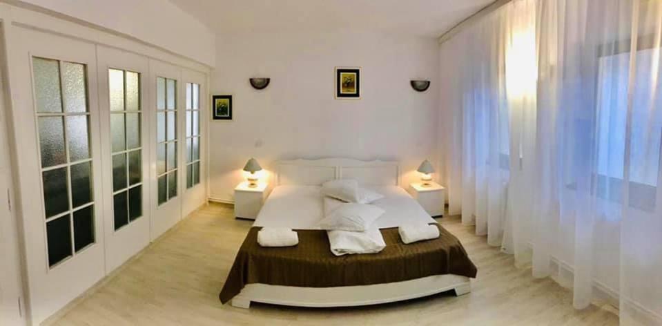 Hotel Green House Κραϊόβα Εξωτερικό φωτογραφία