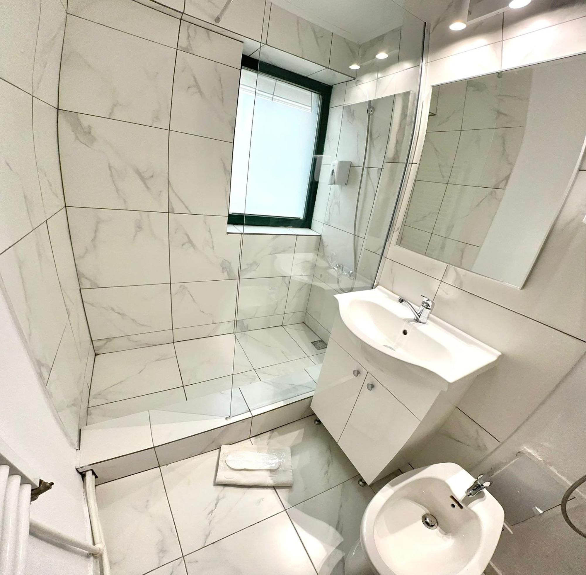 Hotel Green House Κραϊόβα Εξωτερικό φωτογραφία